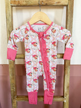 Load image into Gallery viewer, Merry &amp; PINK! Ruffle Zippy

